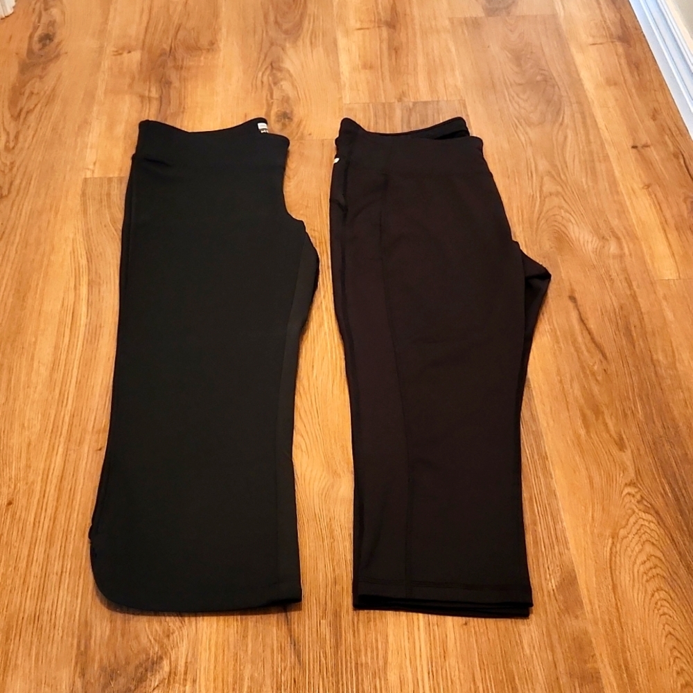 2 pairs of Capri leggings